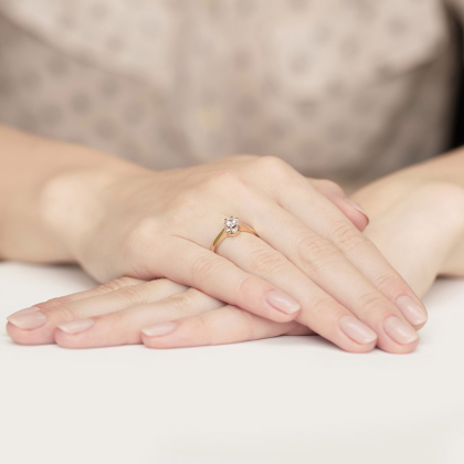 Zaręczynowy pierścionek z Brylantem 0,25ct ze złota próby 585. W-0408